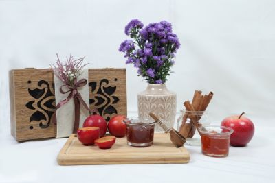 BOX OF 2 JARS – Apricot Chutney & Apple Cinnamon Jam