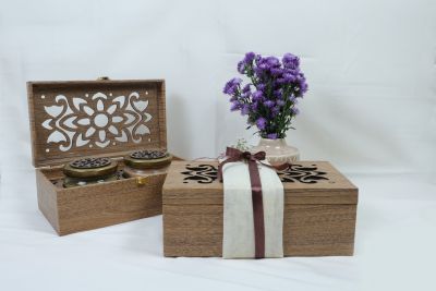 BOX OF 2 JARS – Plum Cinnamon Jam & Apple Chutney