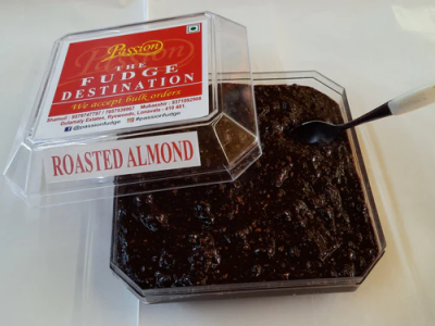 Roasted Almond Chocolate Fudge from Pune (200g) – Crunchy Almond Delight with Rich Chocolate Indulgence
