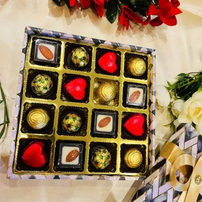 Premium 16 Cavity Choco Box from Mohali (500g)